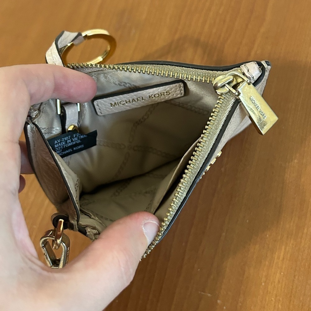 Michael Kors Soft Pink Leather Coin Purse Card Slot Wristlet ZipUp Wallet Travel - Picture 11 of 14
